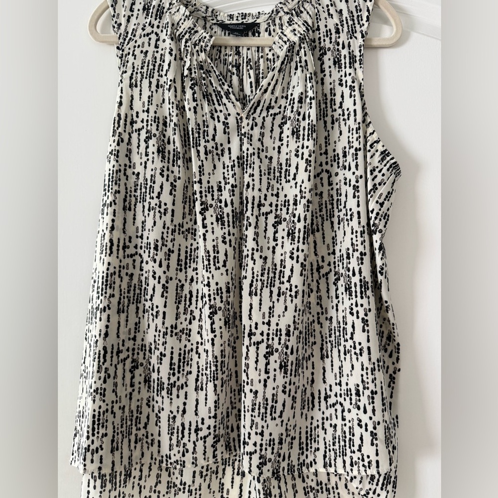Simply Vera Wang lacking ivory blouse. XL